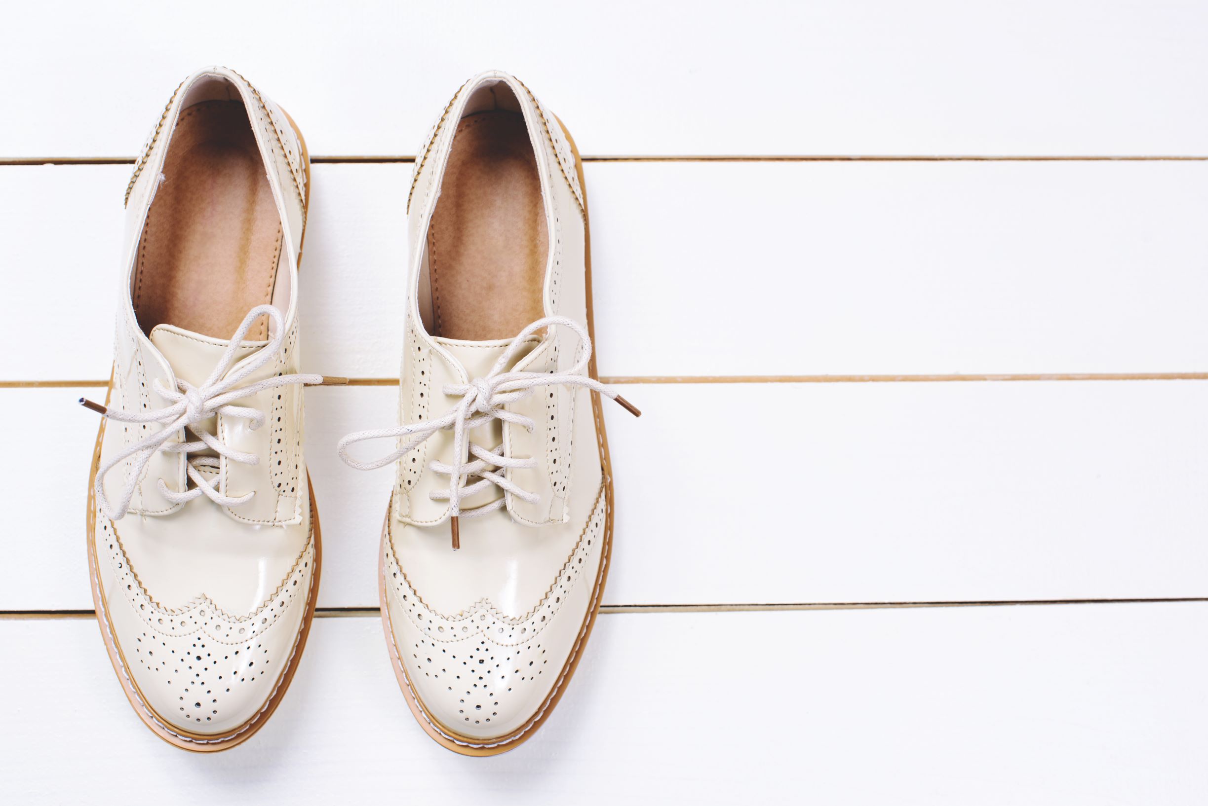 Как носить и с чем сочетать бежевую обувь