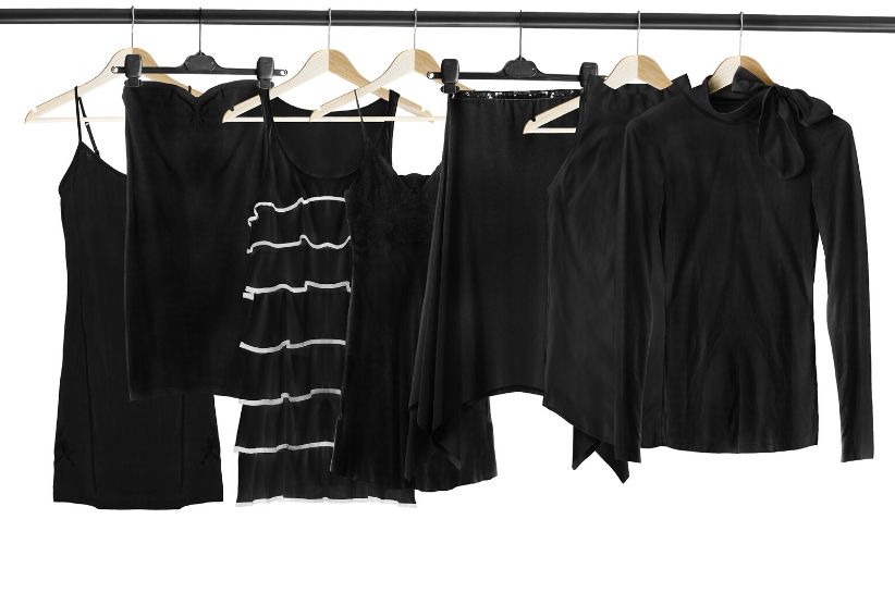 Як повернути чорний колір одягу? Пропонуємо способи, ефект яких тебе здивує!